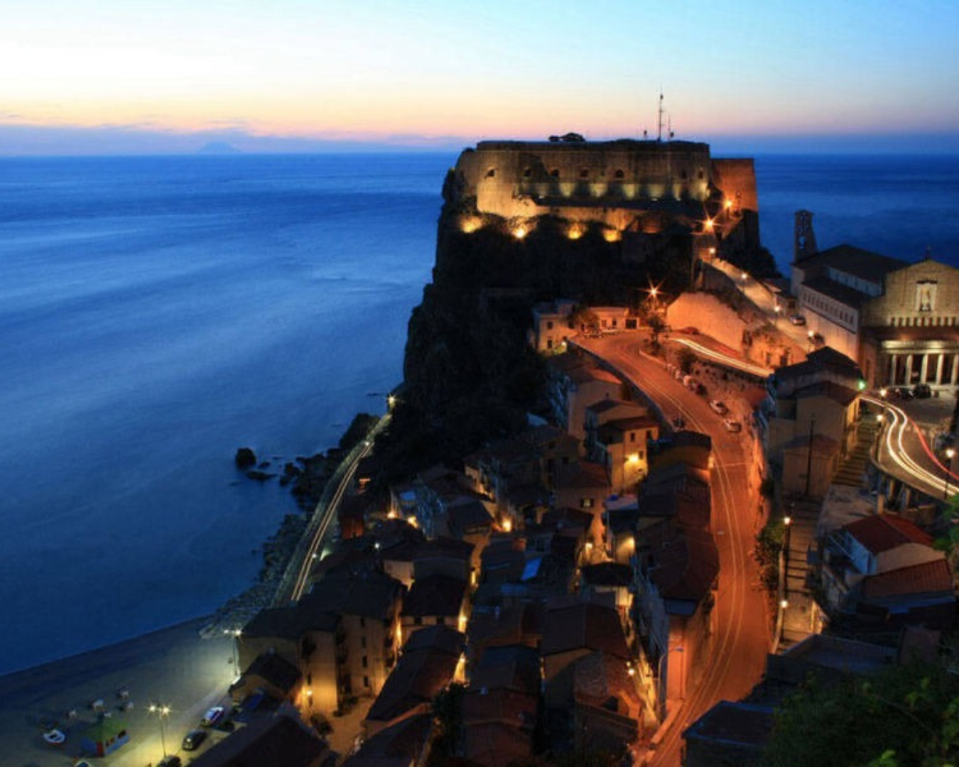 Castello Ruffo notte